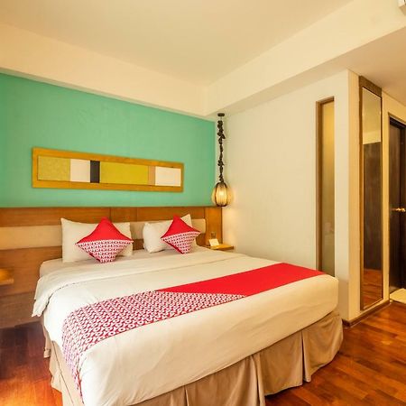 Capital O 852 The Silk At Dago Hotel Bandung Exterior photo