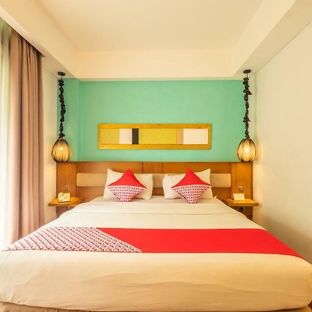 Capital O 852 The Silk At Dago Hotel Bandung Exterior photo