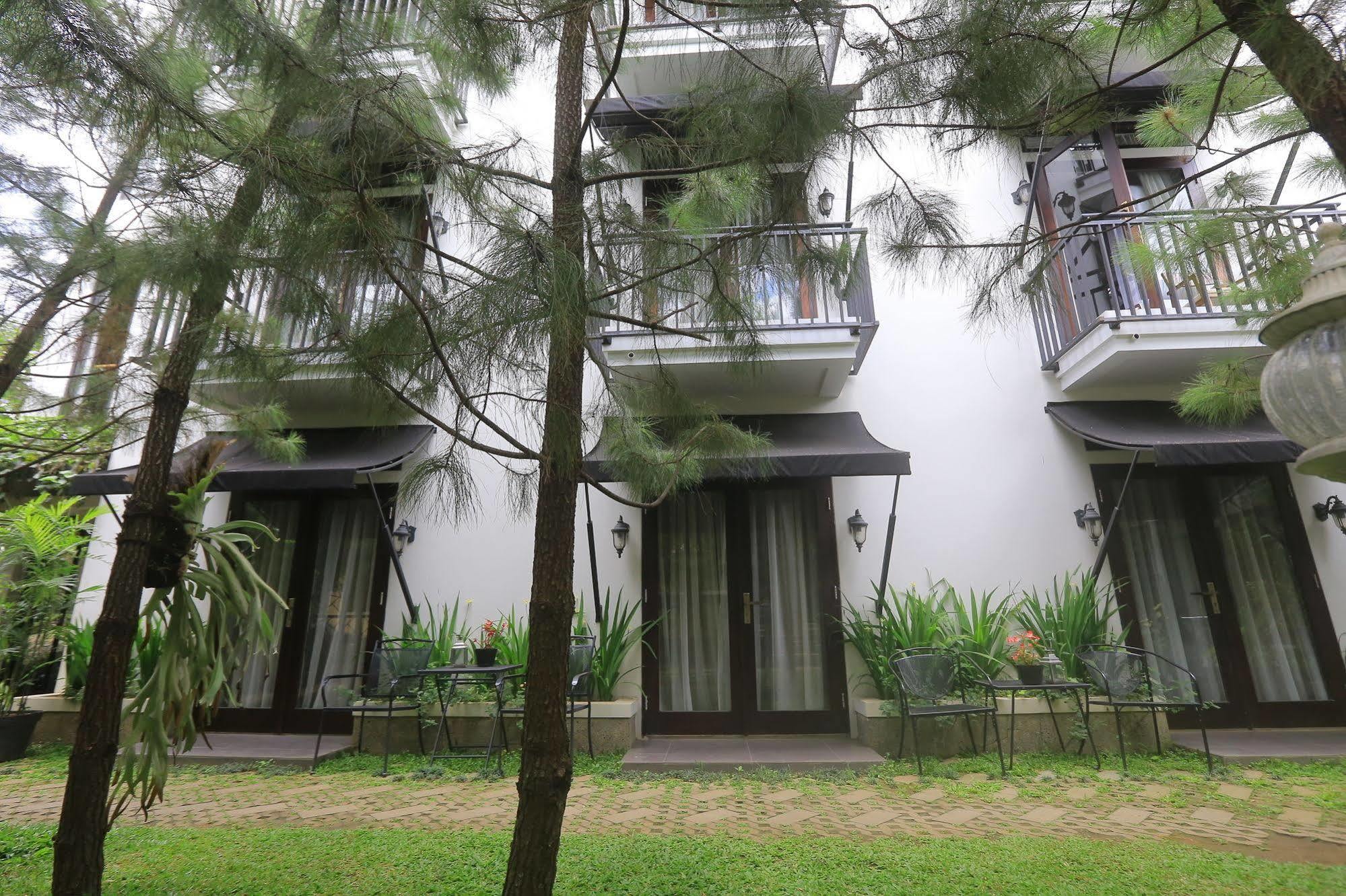 Capital O 852 The Silk At Dago Hotel Bandung Exterior photo