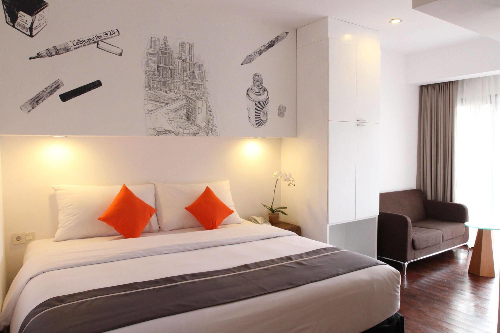 Capital O 852 The Silk At Dago Hotel Bandung Exterior photo