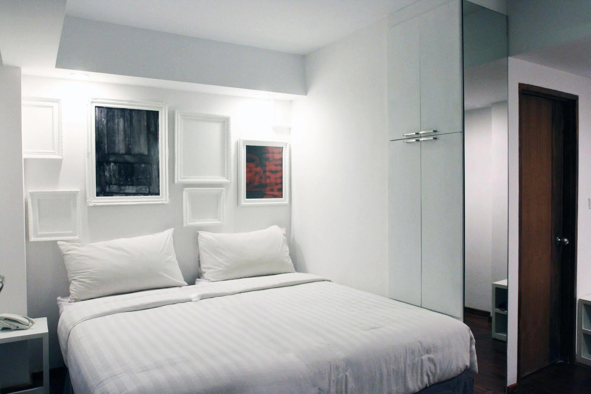 Capital O 852 The Silk At Dago Hotel Bandung Exterior photo