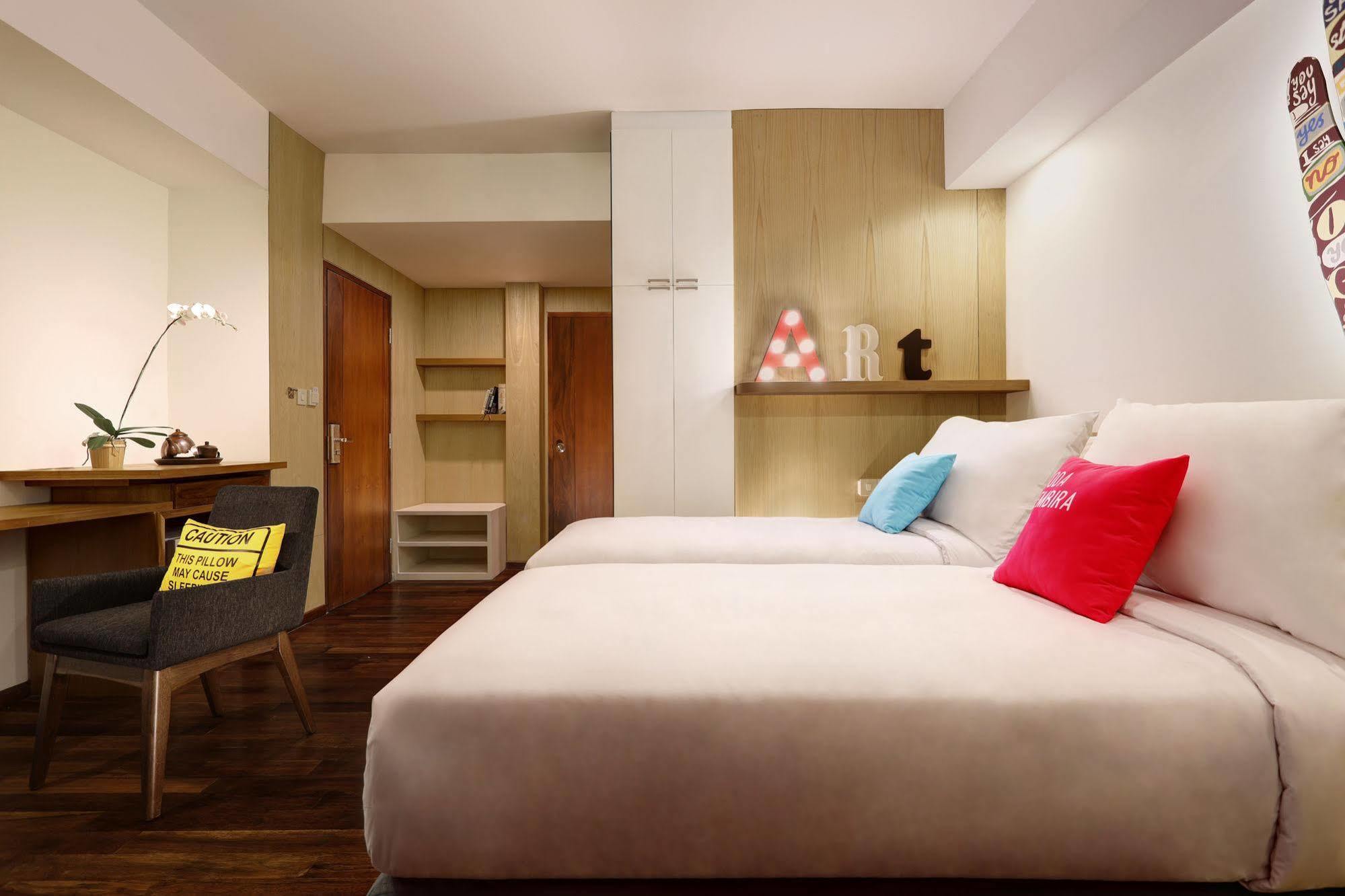 Capital O 852 The Silk At Dago Hotel Bandung Exterior photo