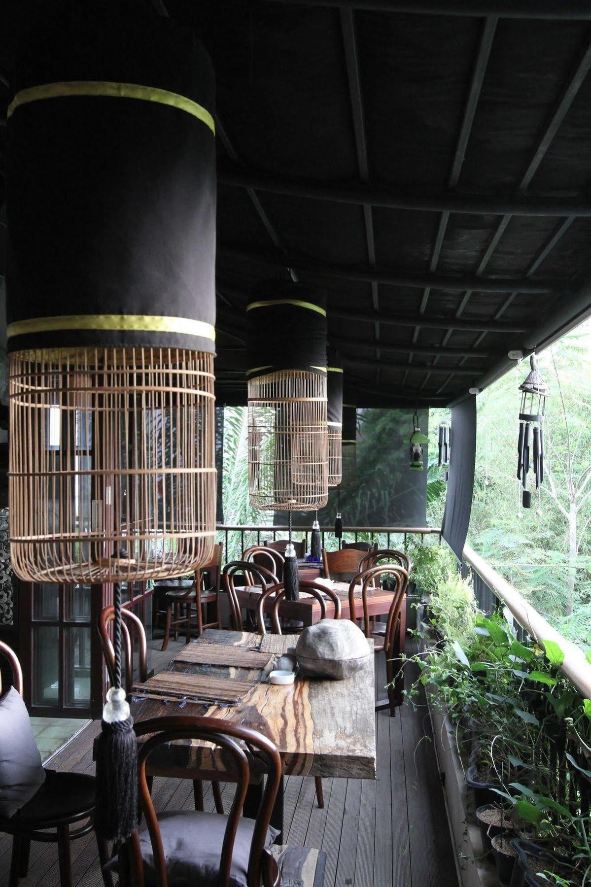 Capital O 852 The Silk At Dago Hotel Bandung Exterior photo