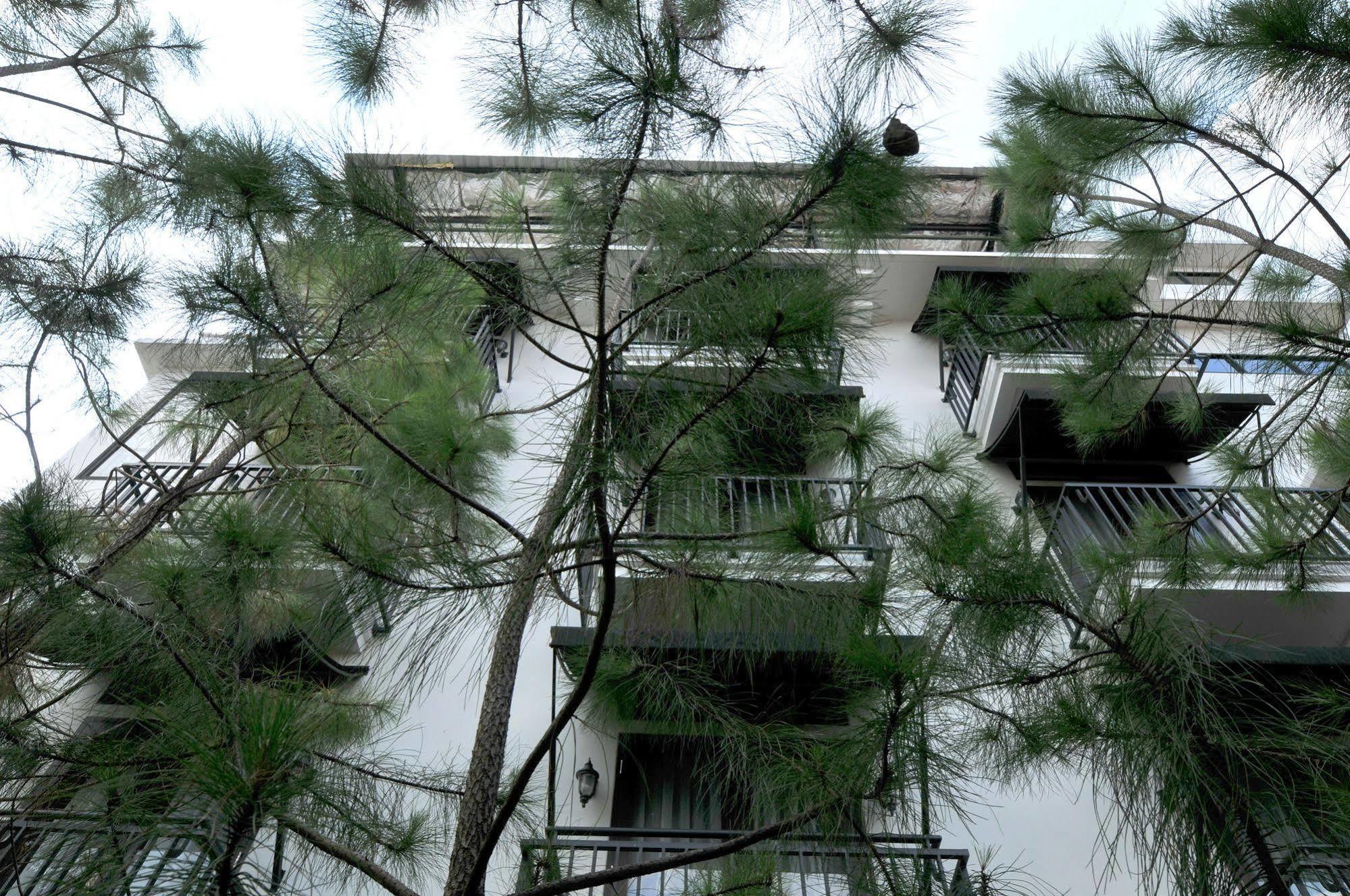 Capital O 852 The Silk At Dago Hotel Bandung Exterior photo