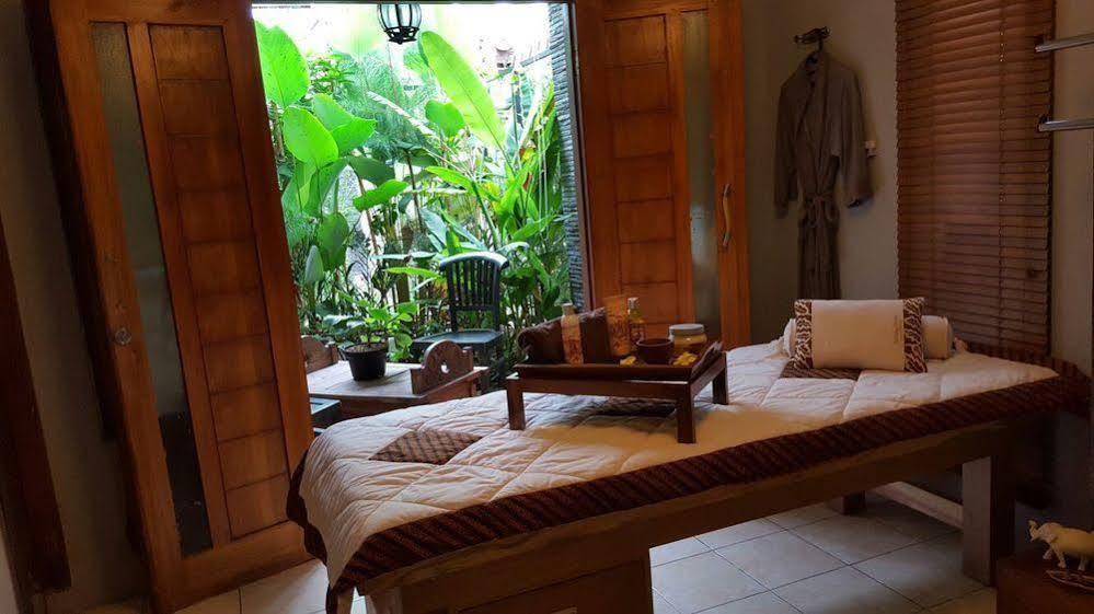 Capital O 852 The Silk At Dago Hotel Bandung Exterior photo