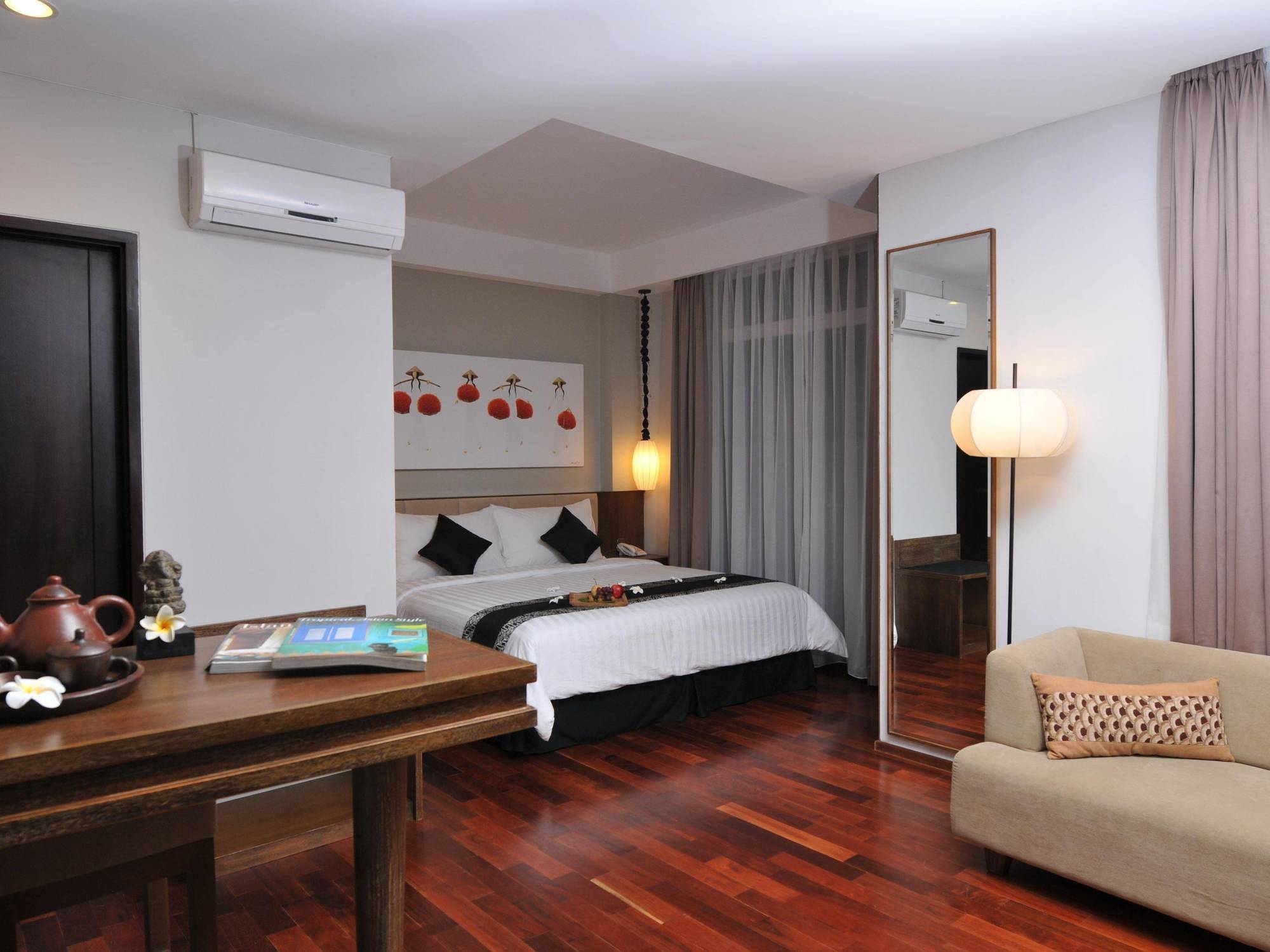 Capital O 852 The Silk At Dago Hotel Bandung Exterior photo