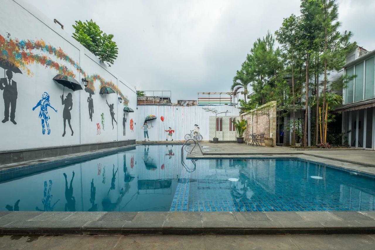 Capital O 852 The Silk At Dago Hotel Bandung Exterior photo