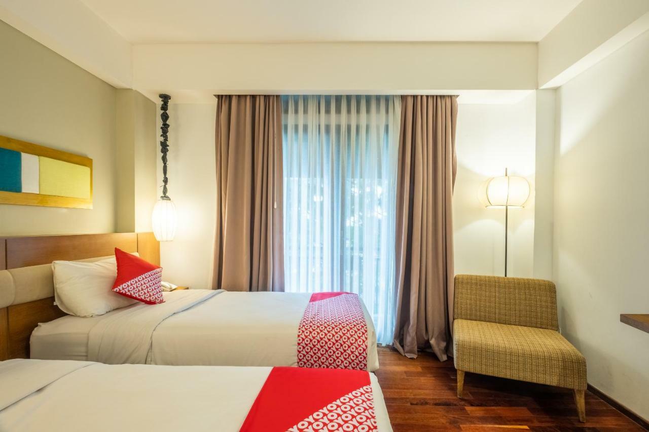 Capital O 852 The Silk At Dago Hotel Bandung Exterior photo