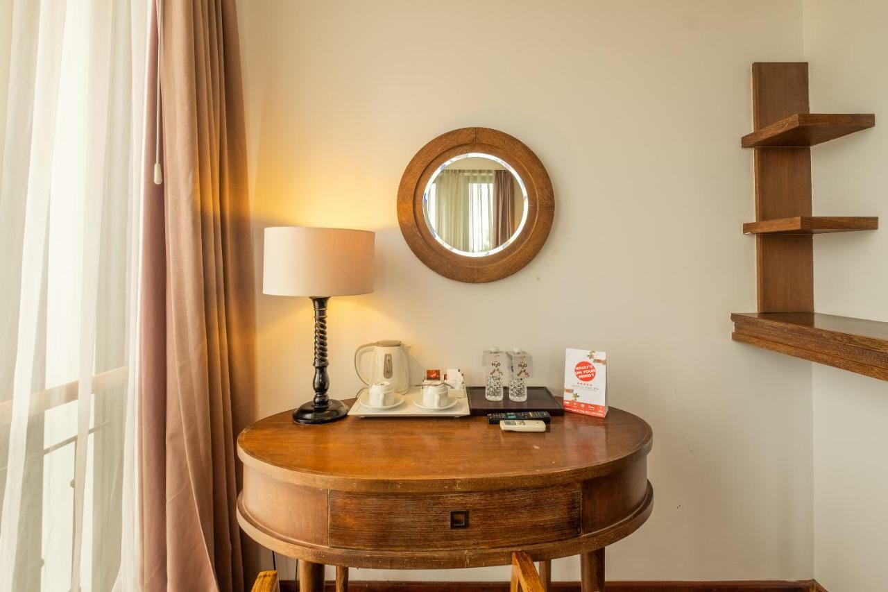 Capital O 852 The Silk At Dago Hotel Bandung Exterior photo