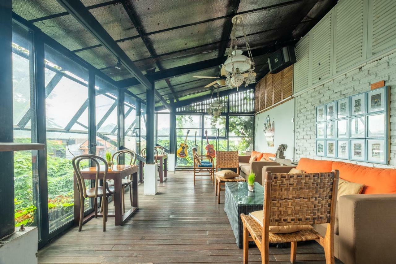 Capital O 852 The Silk At Dago Hotel Bandung Exterior photo