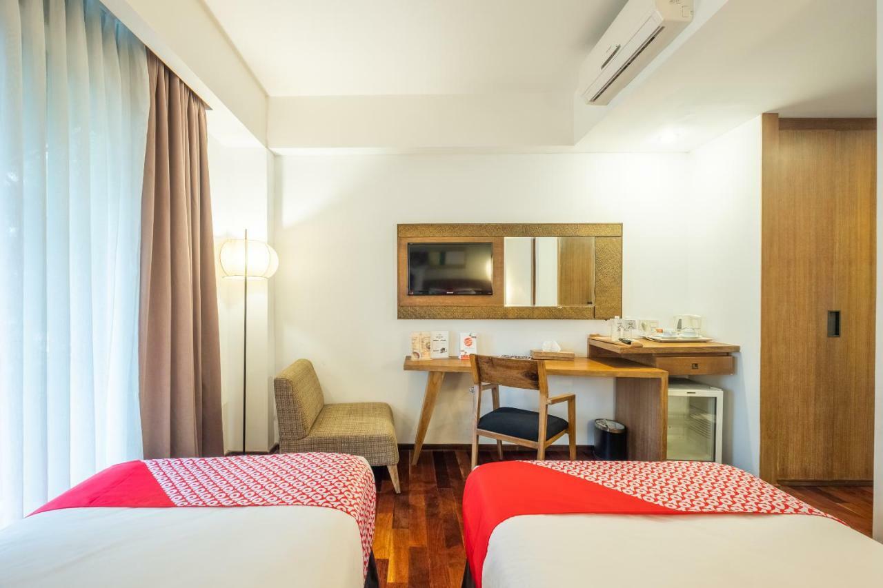 Capital O 852 The Silk At Dago Hotel Bandung Exterior photo