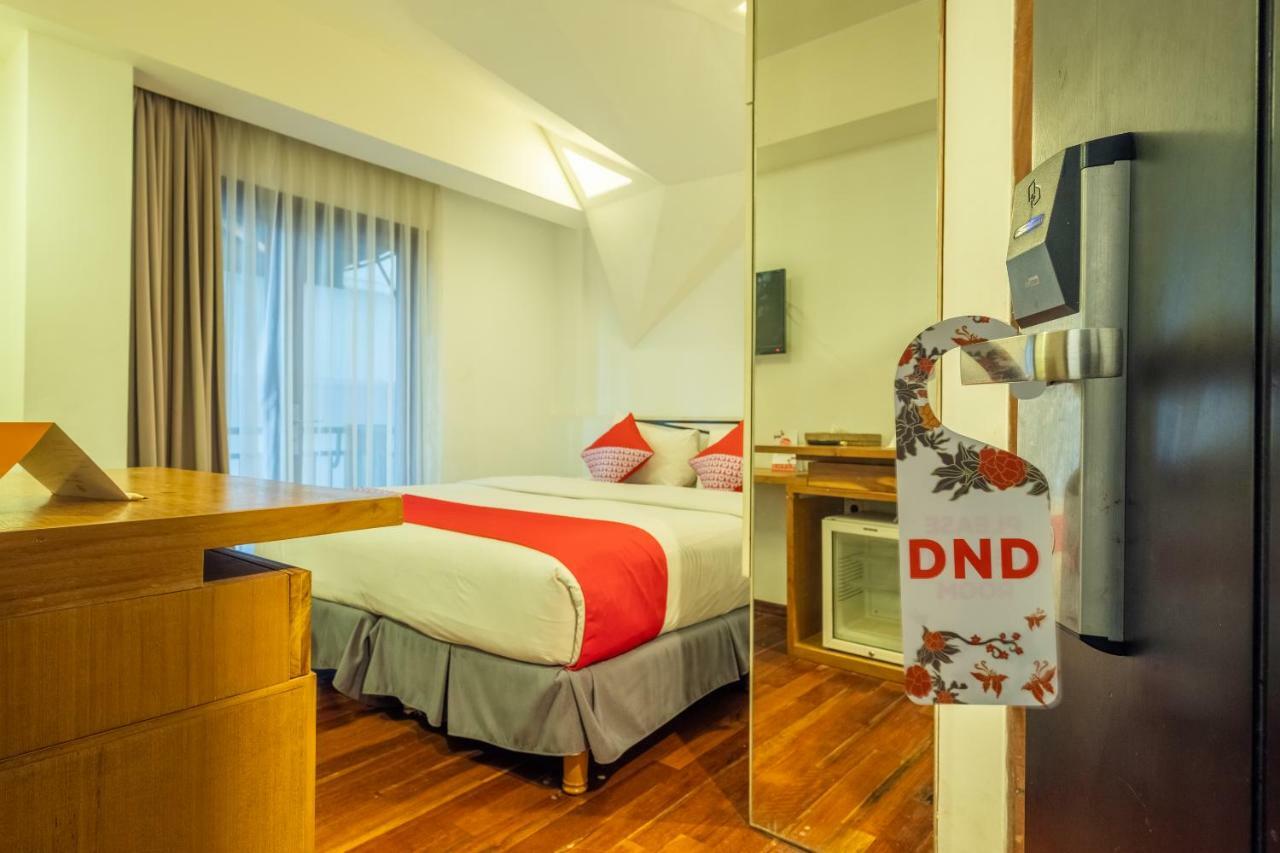 Capital O 852 The Silk At Dago Hotel Bandung Exterior photo