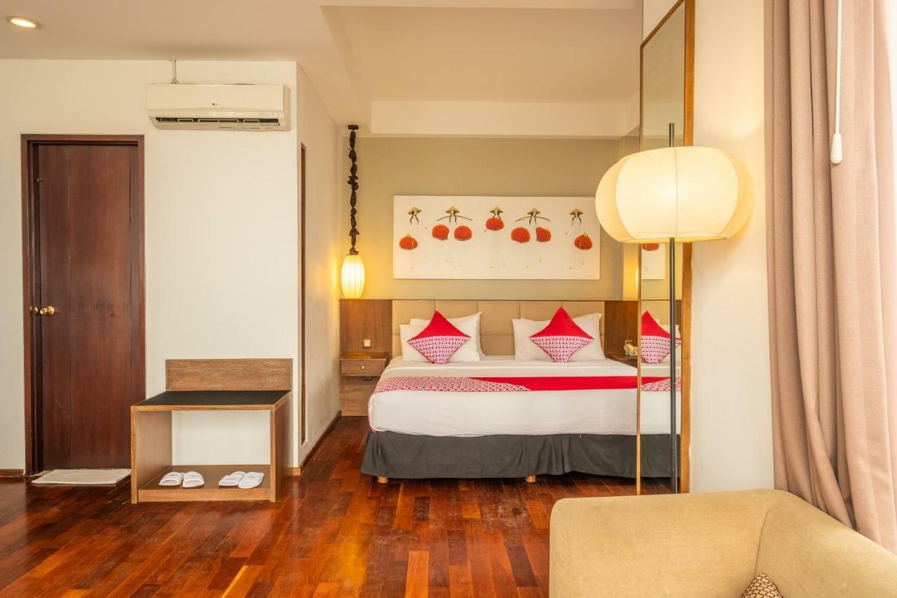 Capital O 852 The Silk At Dago Hotel Bandung Exterior photo