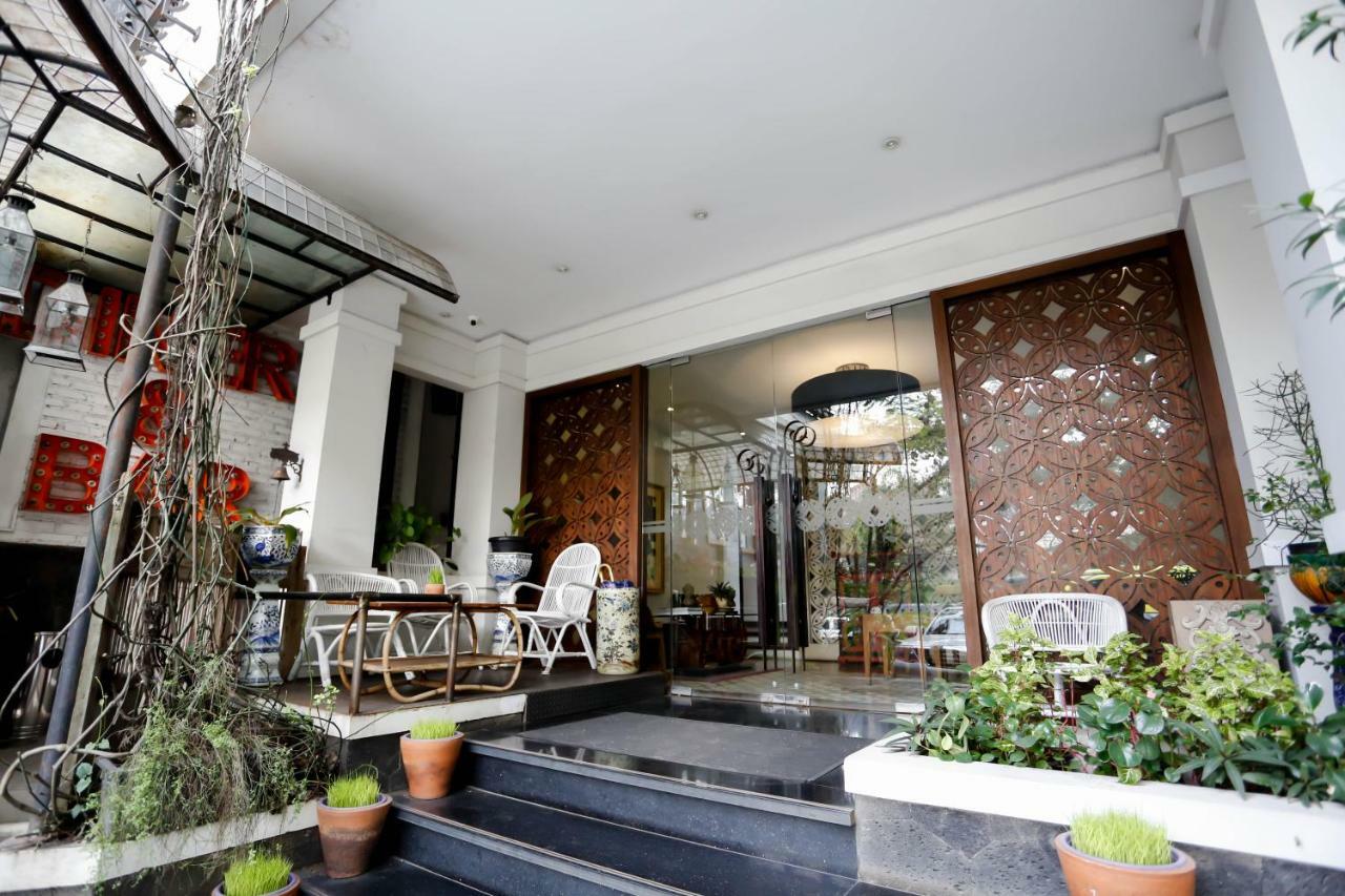 Capital O 852 The Silk At Dago Hotel Bandung Exterior photo