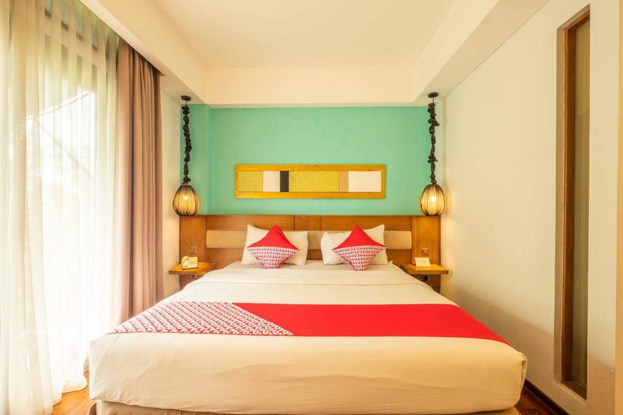 Capital O 852 The Silk At Dago Hotel Bandung Exterior photo